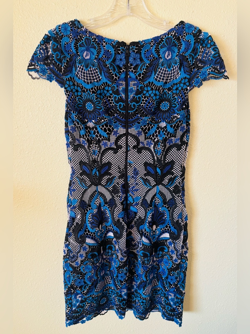 Alice + Olivia Nakia Guipure Lace Dress Blue Size: 6 - Picture 5 of 7